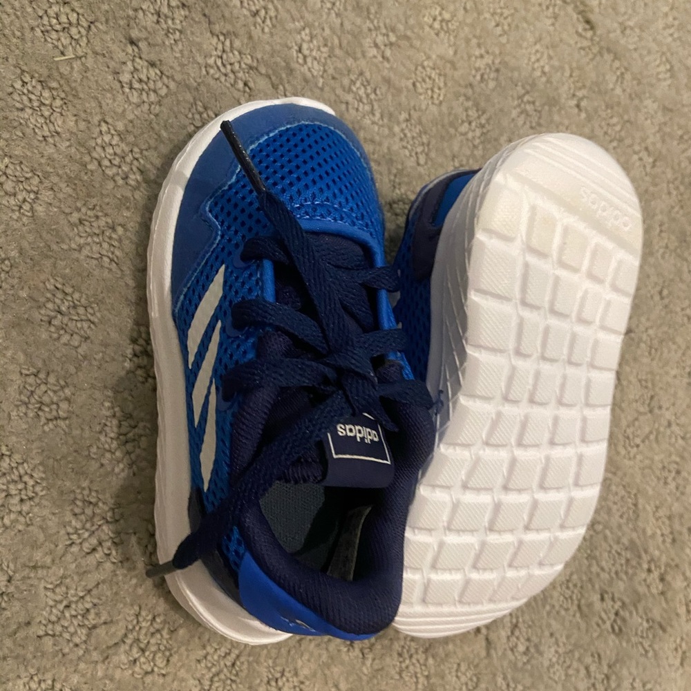 NWOT ADIDAS Sneakers